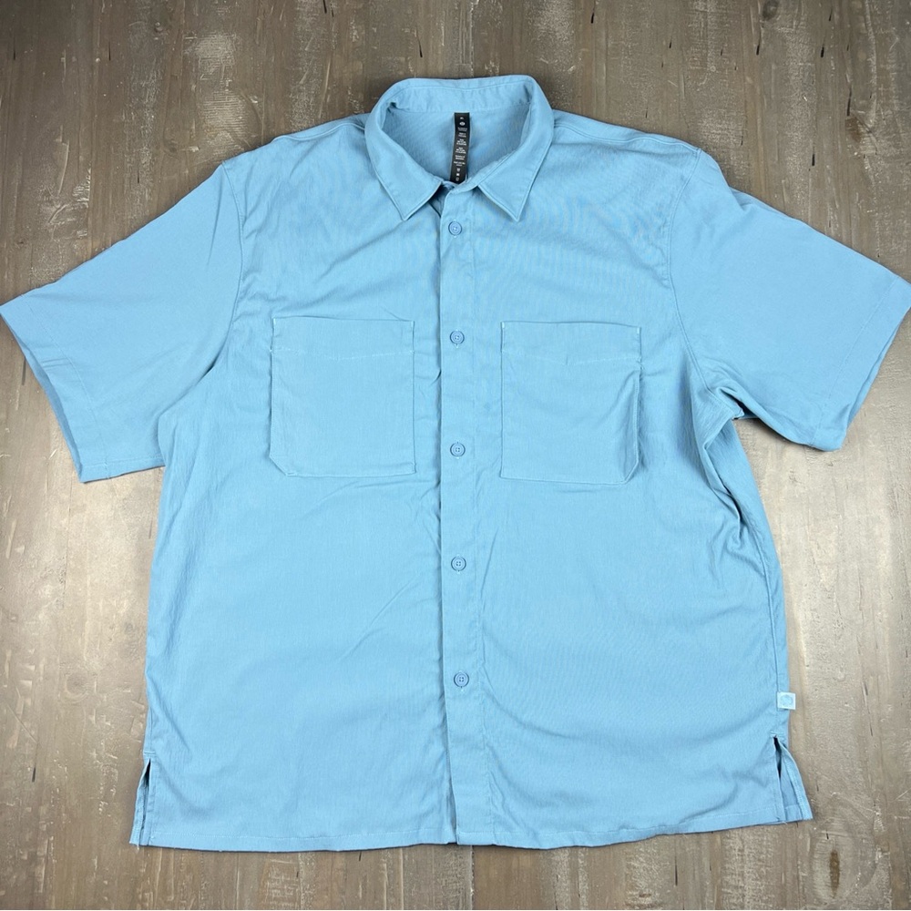 Lululemon Men's XL Commission Short Sleeve Shirt Blue Casual Button Down EUC